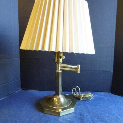 LOT 456. TABLE LAMP