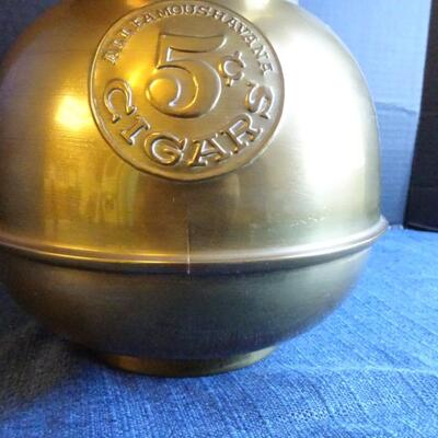 LOT 458. SPITTOON