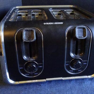 LOT 462. TOASTER AND BAKEWARE