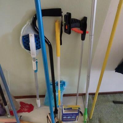 LOT 467. CLEANING GEAR AND CANE