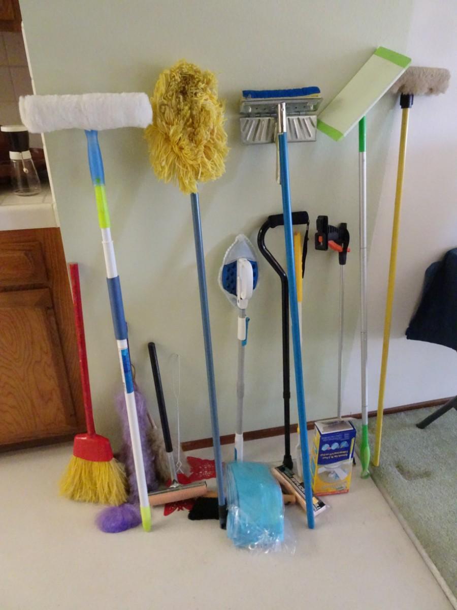 LOT 467. CLEANING GEAR AND CANE