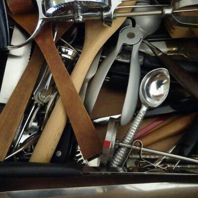 LOT 469. KITCHEN TOOLS