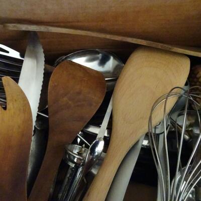 LOT 469. KITCHEN TOOLS