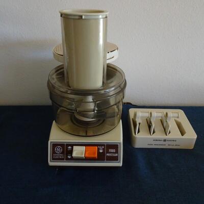 LOT 471. GE FOOD PROCESSOR