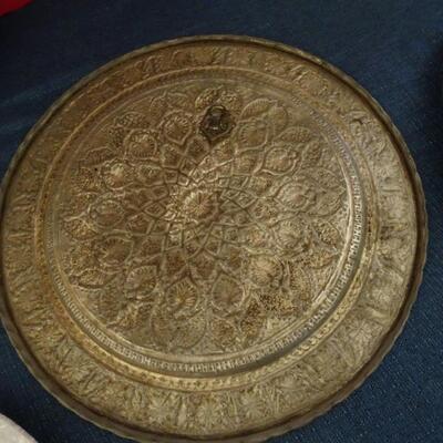 LOT 472. PLATTERS AND SERVING TRAYS