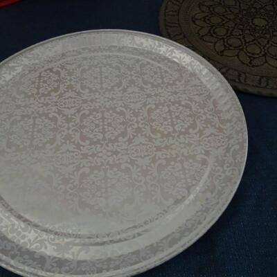 LOT 472. PLATTERS AND SERVING TRAYS