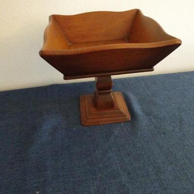LOT 476. HOME DECOR
