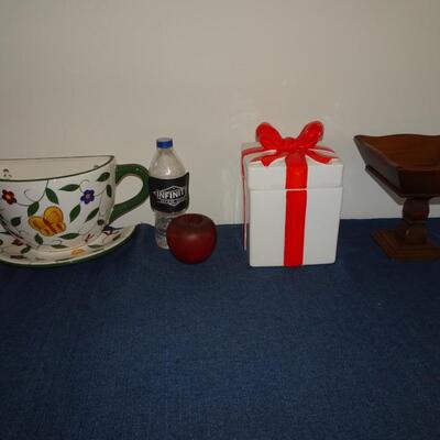 LOT 476. HOME DECOR