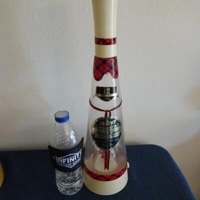 LOT 479.  VINTAGE SPREY ROYAL  BOTTLE WITH WORKING MUSIC BOX