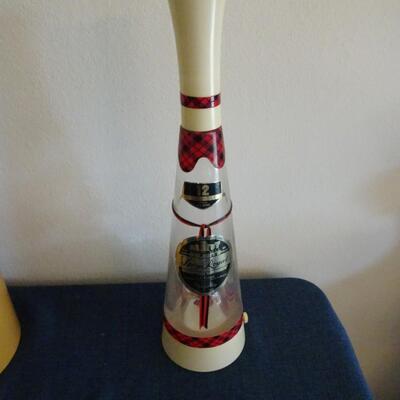 LOT 479.  VINTAGE SPREY ROYAL  BOTTLE WITH WORKING MUSIC BOX