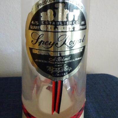 LOT 479.  VINTAGE SPREY ROYAL  BOTTLE WITH WORKING MUSIC BOX