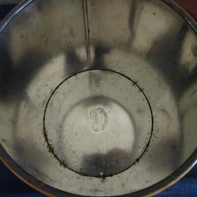 LOT 480. VINTAGE METAL CANISTER SET