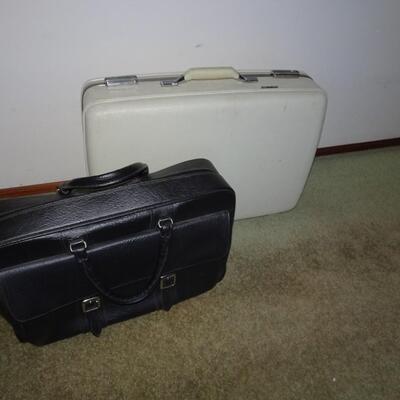 LOT 492. VINTAGE LUGGAGE/BAG
