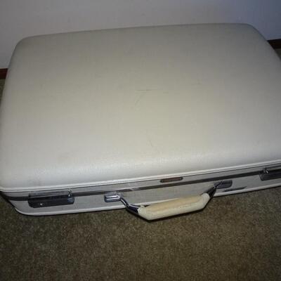 LOT 492. VINTAGE LUGGAGE/BAG