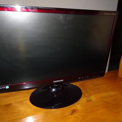 LOT 493. SAMSUNG TV/MONITOR