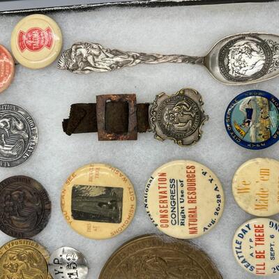 Large Lot of Seattle and Washington Related Buttons and Ephemera