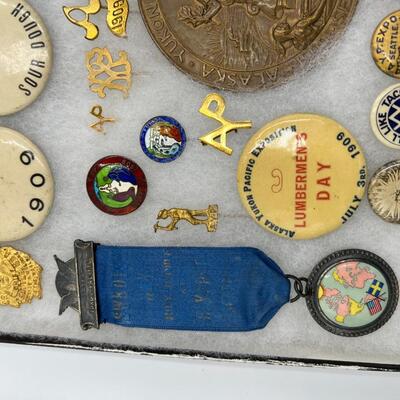Large Lot of Seattle and Washington Related Buttons and Ephemera