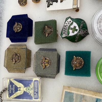 Large Lot of Seattle and Washington Related Buttons and Ephemera