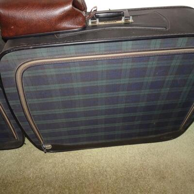 LOT 499. VINTAGE LEEDS PLAID SUITCASES