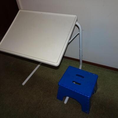 LOT 503. FOLDING TABLE/TV TRAY AND STOOL