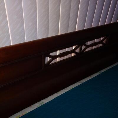 LOT 508. QUEEN SIZE BED
