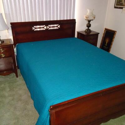 LOT 508. QUEEN SIZE BED