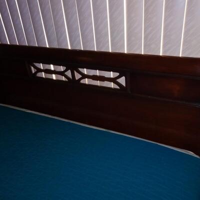 LOT 508. QUEEN SIZE BED