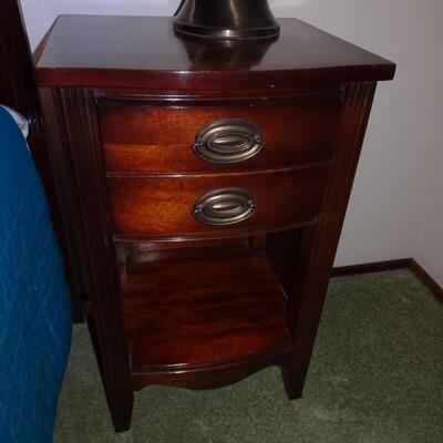 LOT 510. NIGHT STAND