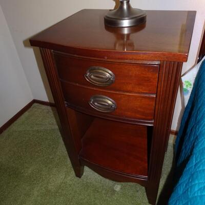 LOT 511. NIGHT STAND.