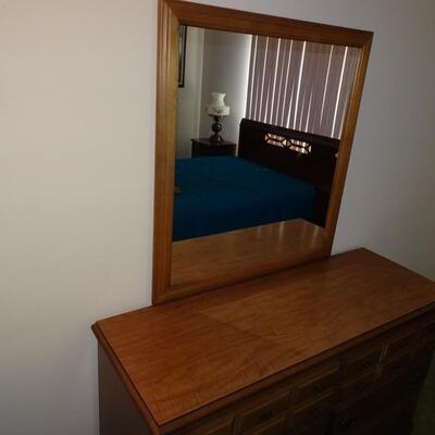 LOT 513. DRESSER