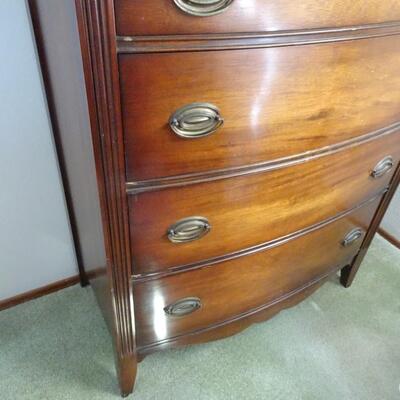 LOT 523. VINTAGE DRESSER
