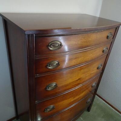 LOT 523. VINTAGE DRESSER