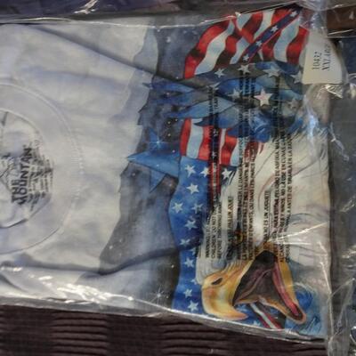 LOT 525.      FIVE XXL MENS T SHIRTS STILL IN PACKAGE