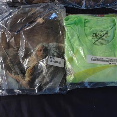 LOT 527.   SIX  XL MENS T SHIRTS STILL IN PACKAGE