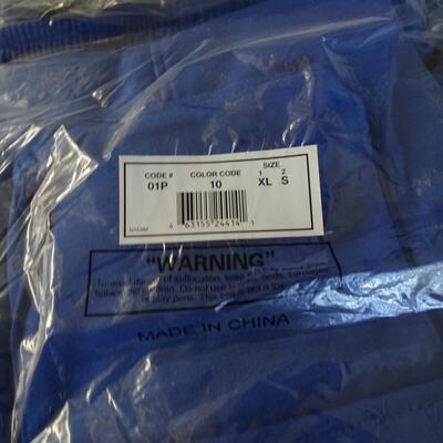 LOT 528. 2  XL SWEAT PANTS SHORTS  AND 2 SHORTS  STILL IN PACKAGE