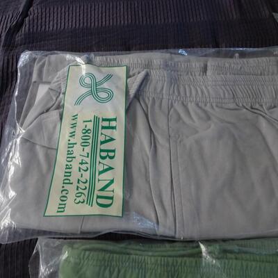 LOT 528. 2  XL SWEAT PANTS SHORTS  AND 2 SHORTS  STILL IN PACKAGE