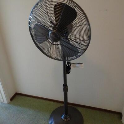 LOT 532. HUNTER FLOOR STAND FAN