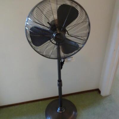 LOT 532. HUNTER FLOOR STAND FAN
