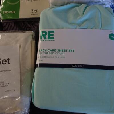 LOT 533  LINENS. SHEETS AND PILLOW PROTECTORS