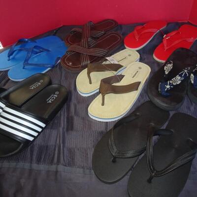 LOT 536. SEVEN PAIRS OF FLIP FLOPS/SANDALS