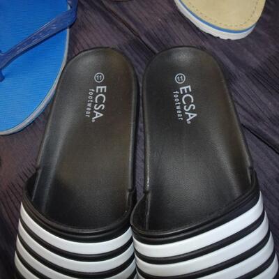 LOT 536. SEVEN PAIRS OF FLIP FLOPS/SANDALS