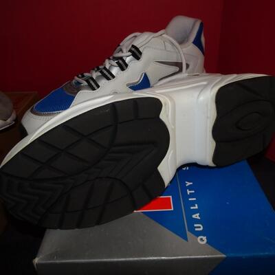 LOT 543. NEW BALANCE AND RYDELL SHOES  (USED)