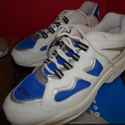 LOT 543. NEW BALANCE AND RYDELL SHOES  (USED)