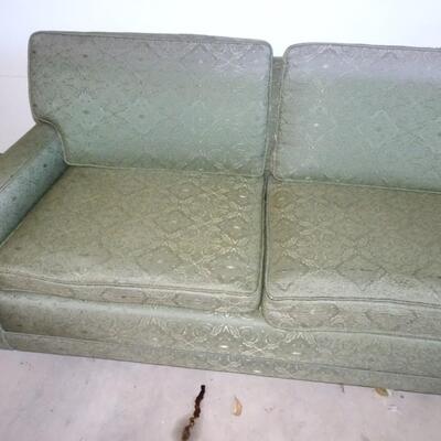 LOT 561.    8 FO0T LONG VINTAGE  SOFA ON CASTERS NEEDS CLEANING