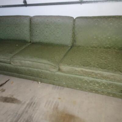 LOT 561.    8 FO0T LONG VINTAGE  SOFA ON CASTERS NEEDS CLEANING