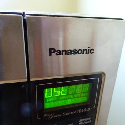 LOT 574. PANASONIC MICROWAVE OVEN