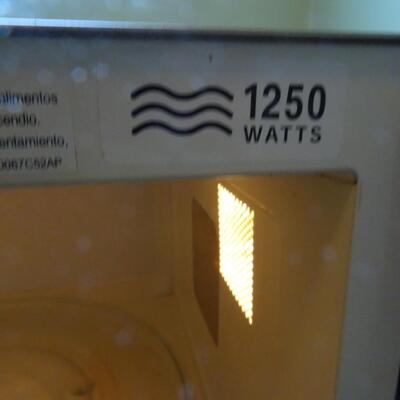 LOT 574. PANASONIC MICROWAVE OVEN