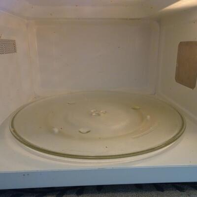 LOT 574. PANASONIC MICROWAVE OVEN