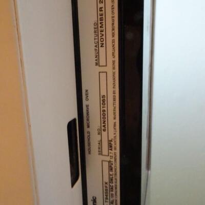 LOT 574. PANASONIC MICROWAVE OVEN