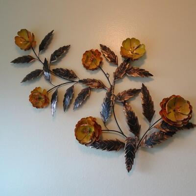 LOT 577. METAL WALL DECOR
